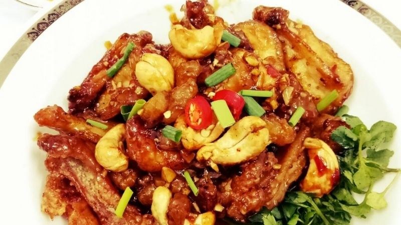 Thành phẩm món sụn gà chiên nước mắm