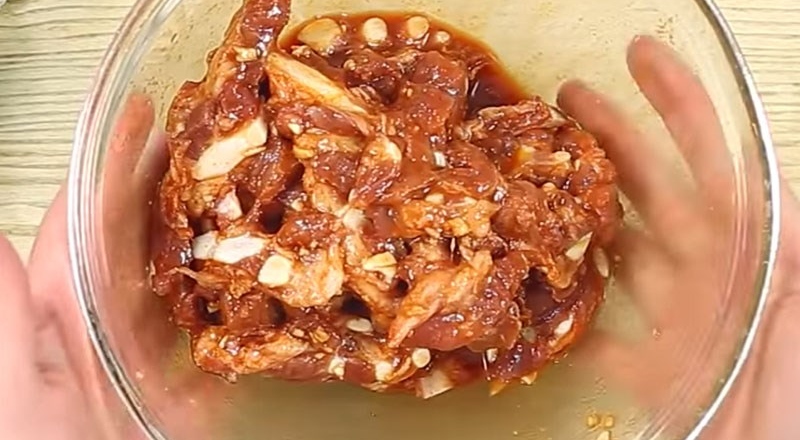 Sườn sụn heo ướp gia vị