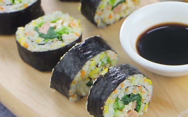 Thành phầm món sushi chay ngũ sắc đặc sắc hấp dẫn