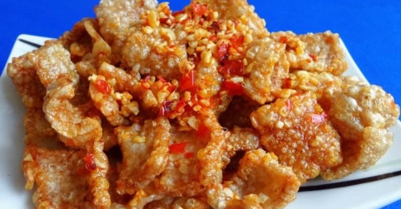 Món tai heo chiên giòn vàng rụm