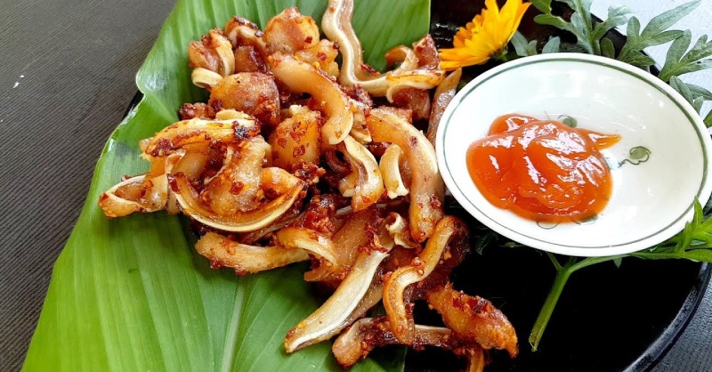 Món tai heo chiên giòn thơm ngon