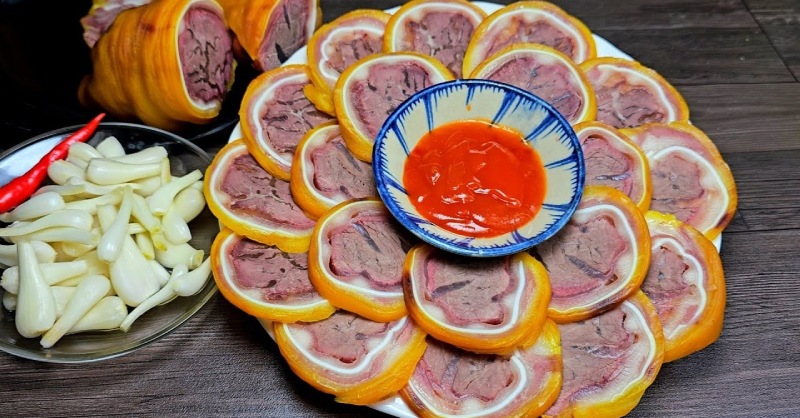 Món tai heo cuộn bắp bò bắt mắt