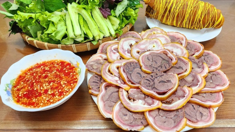 Thành phẩm món bắp bò cuộn tai heo