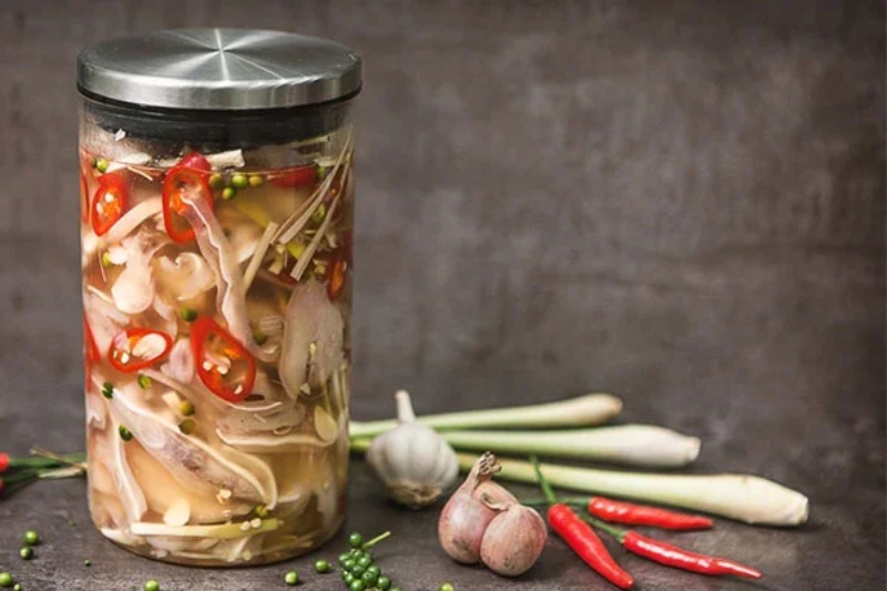 Hũ mắm ngâm tai heo