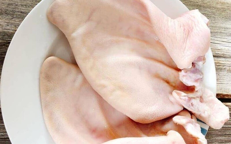 Tai heo tươi đã sơ chế sạch
