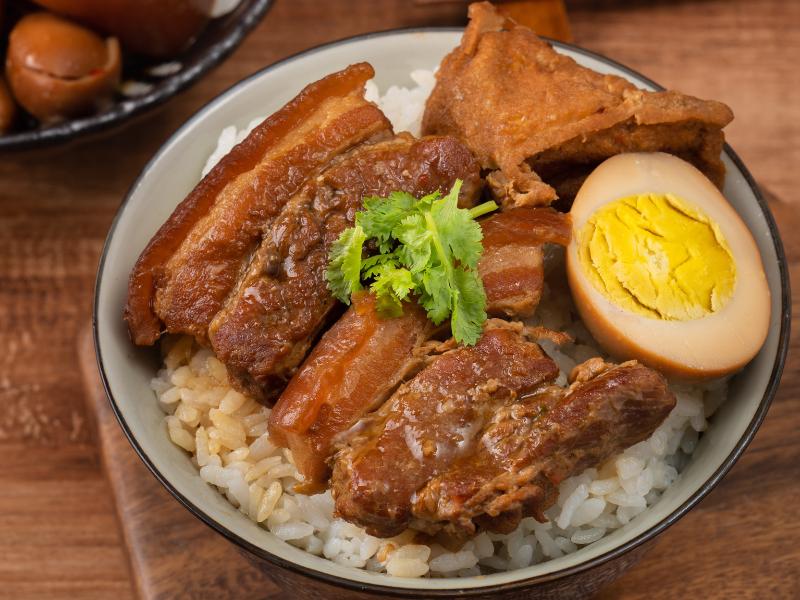 Thành phẩm ba rọi kho trứng đậm đà, mềm