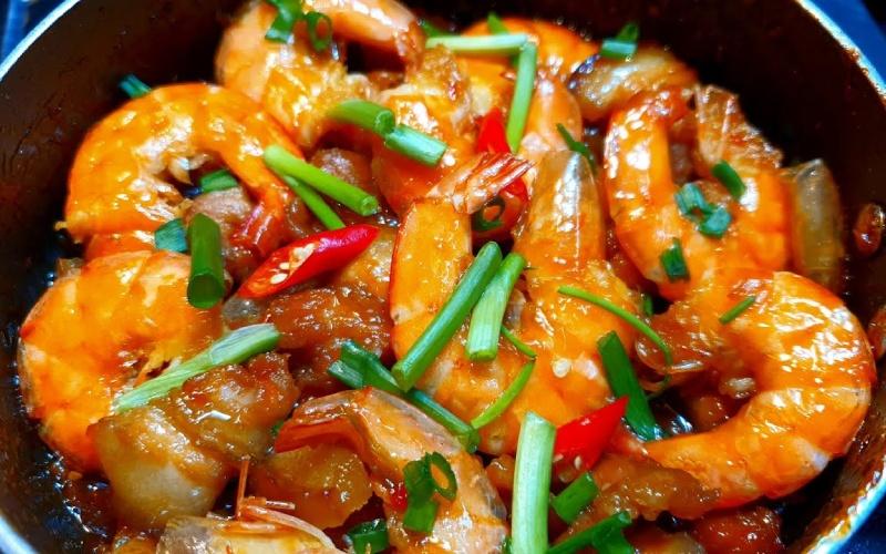  Tôm và ba rọi rim vàng óng, mặn ngọt đậm đà