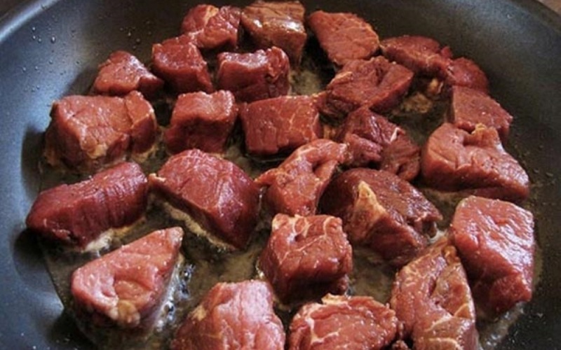 Công đoạn nấu món thịt bò kho gừng kiểu Bắc