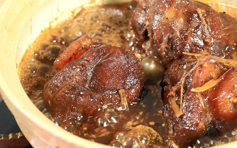 Tiến hành công đoạn kho bắp bò