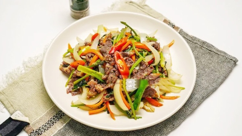 Thành phẩm món thịt bò xào cà rốt thơm ngon
