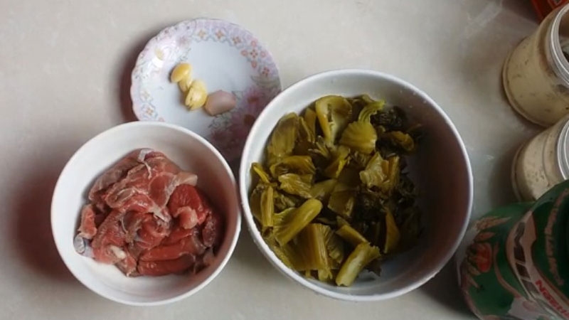 thịt bò và các nguyên liệu được sơ chế kỹ