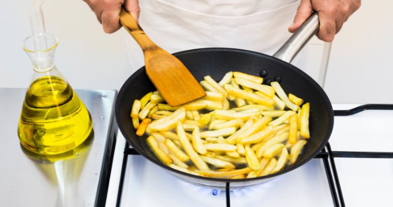 Tiến hành chiên khoai tây chiên