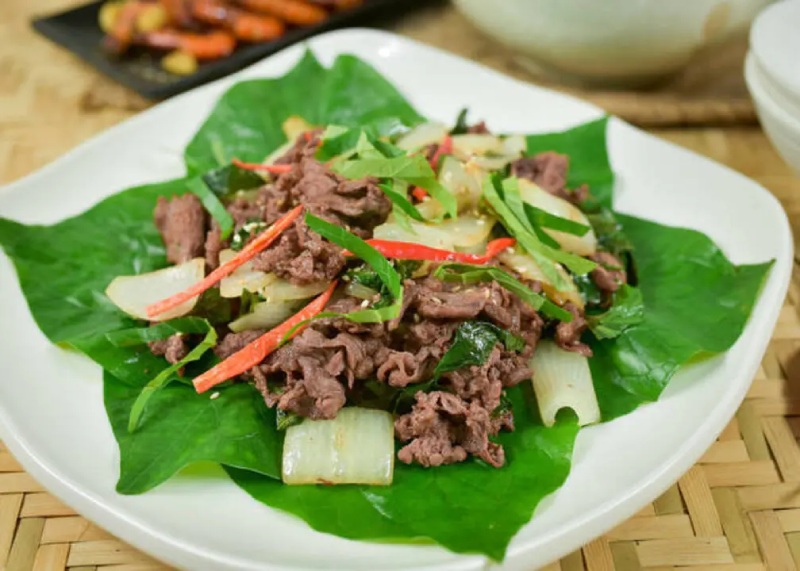 Thành phẩm món thịt bò xào lá lốt thơm lưng