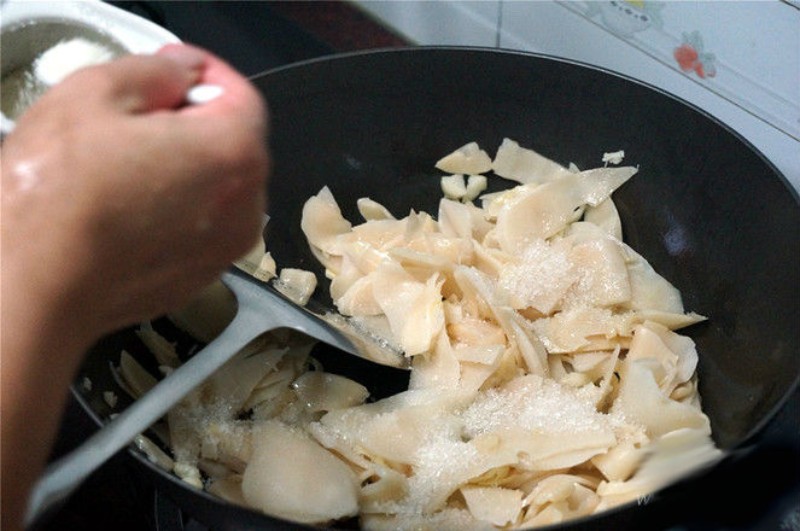 Xào thịt bò với măng tươi