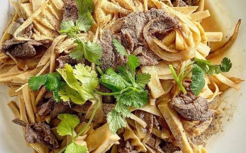 Thành phẩm món thịt bò xào măng khô thơm ngon