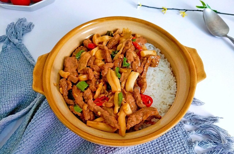 Thành phẩm món thịt bò xào nấm hải sản