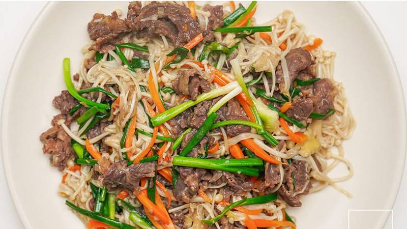 Món thịt bò xào nấm kim châm hấp dẫn
