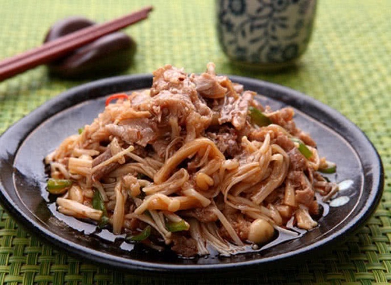 Thành phẩm món thịt bò xào nấm kim châm