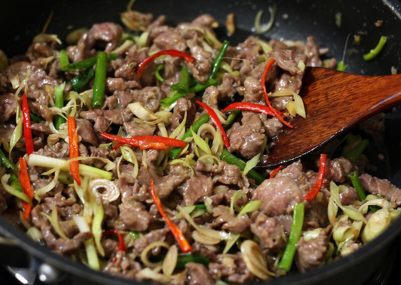 Xào thịt bò với sả ớt