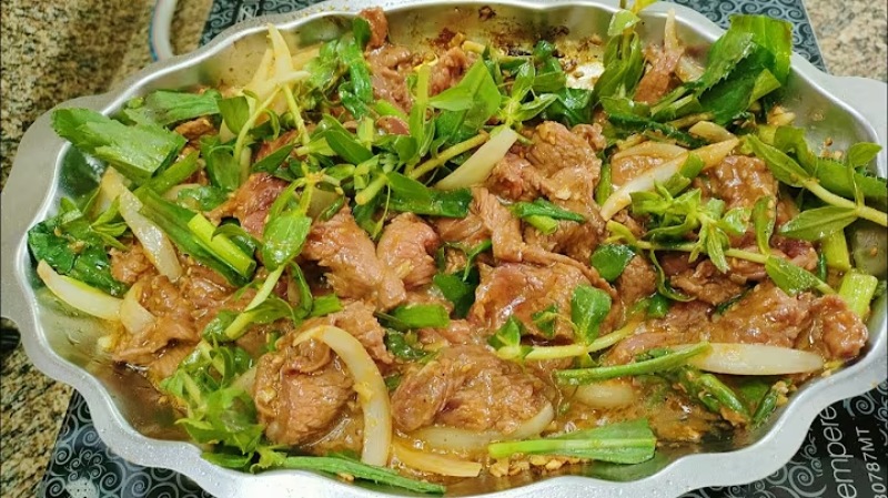Dĩa thịt bò xào sa tế thơm lừng