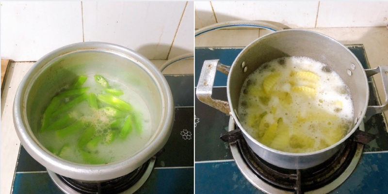 luộc riêng đậu bắp và khoai tây