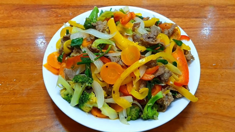 thành phẩm món thịt bò xào thập cẩm ngon trọn vị