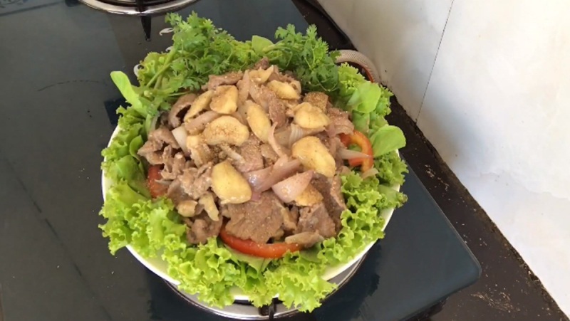 Thành phẩm món thịt bò xào với tỏi thơm ngon