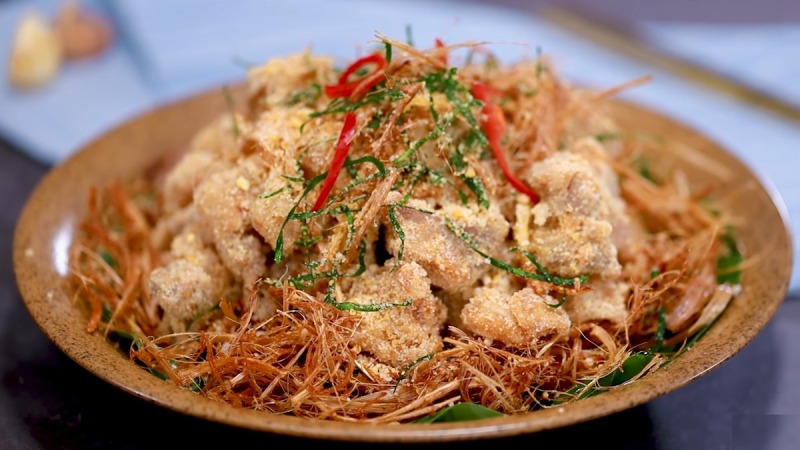 Gà chiên muối là món ăn đơn giản nhưng đậm đà