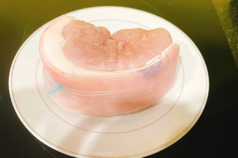 Thịt heo được cuộn hai đầu đúng chuẩn