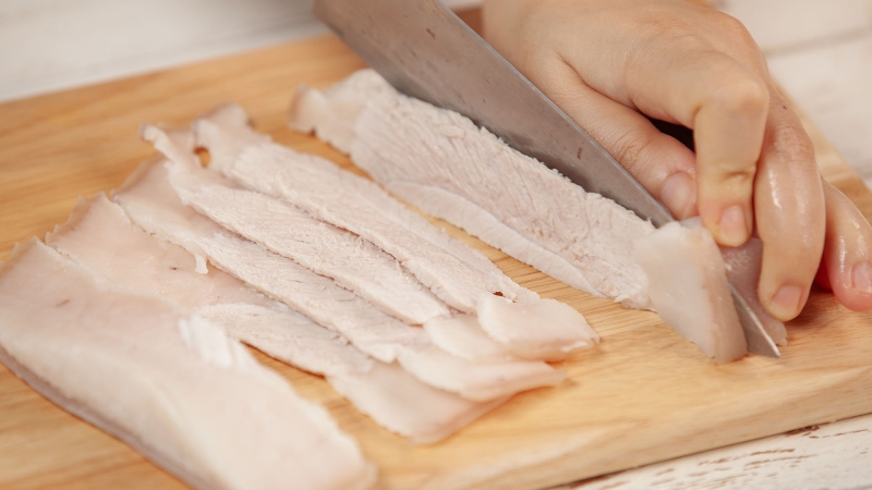Thịt được cắt miếng vừa ăn
