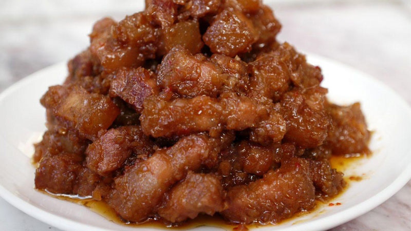 Món thịt heo kho sả màu cánh gián