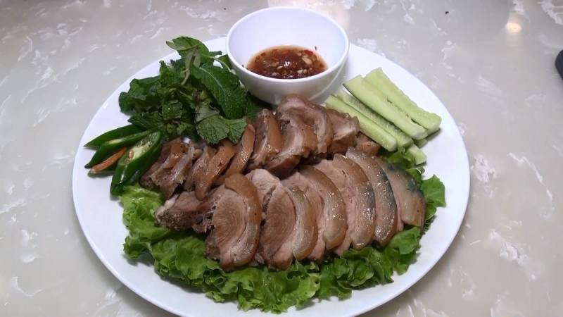 Thành phẩm Heo rừng hấp nước dừa