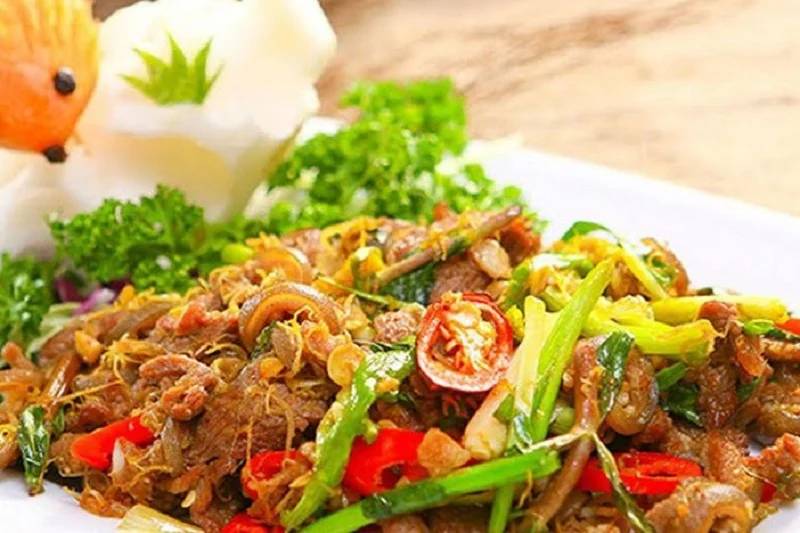 Thành phẩm heo rừng xào sả ớt mỡ