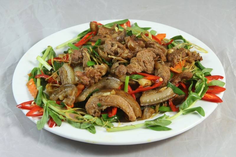Khám phá cách làm thịt lợn rừng xào sả ớt