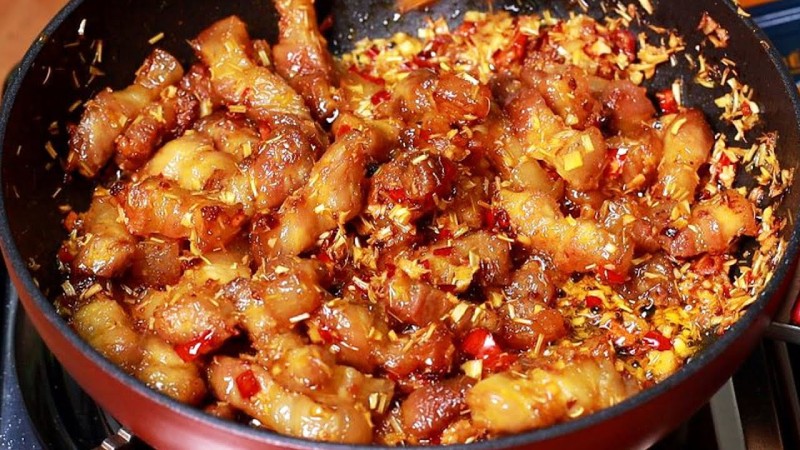Món thịt heo sốt me thơm phức