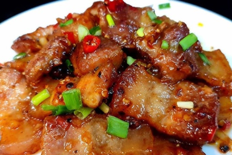 Hoàn thành món thịt me