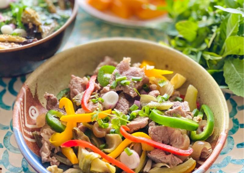 Thành phẩm thịt heo rừng xào cải chua ớt chuông