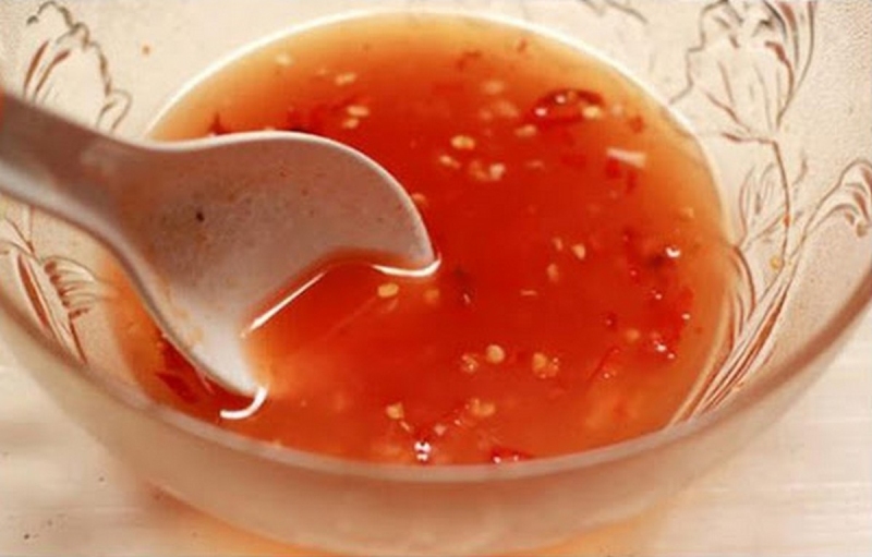 Bát nước sốt nấu thịt