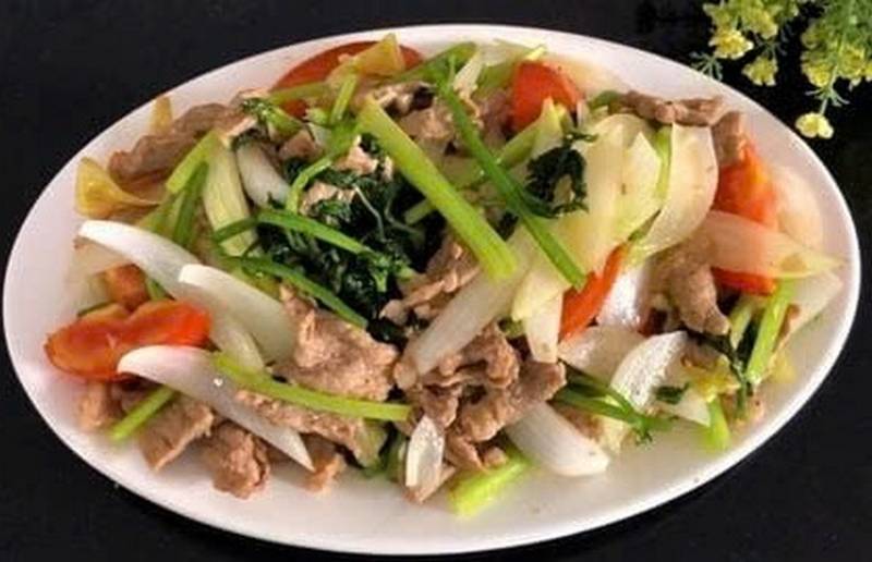 Thành phẩm thịt heo xào hành tây cà chua