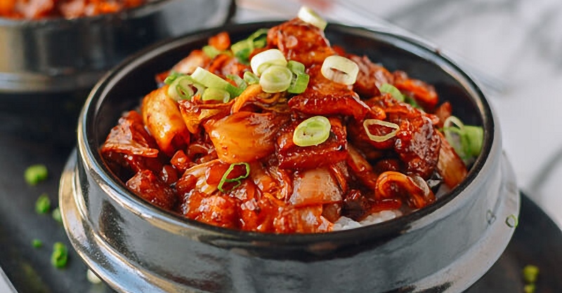 Món thịt heo xào kim chi chua cay