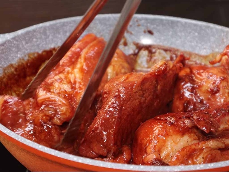 rim thịt đến khi sánh lại và có màu vàng đẹp mắt