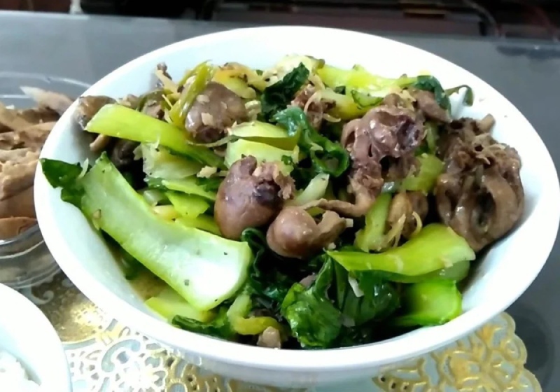 Tô tim xào với cải thìa thanh đạm