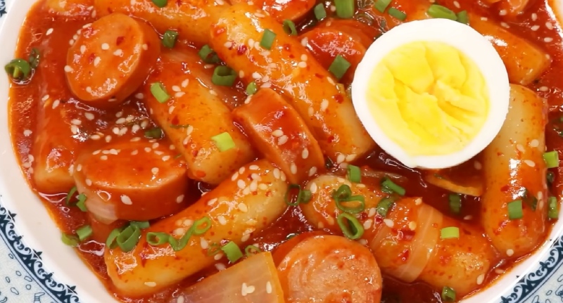 Tô bánh gạo ăn kèm trứng gà