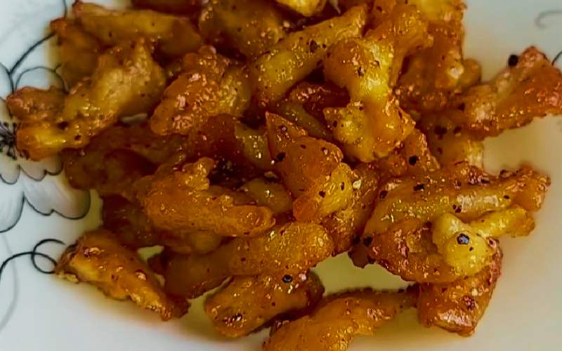 Thành phẩm tóp mỡ rim chay giòn rụm, vị mặn ngọt