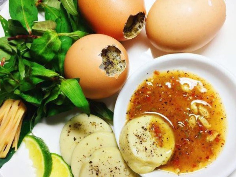 Những quả trứng nướng ăn kèm muối chanh cực ngon