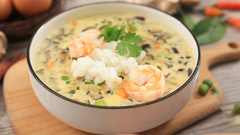 Trứng hấp hải sản với tôm, mực và rau củ