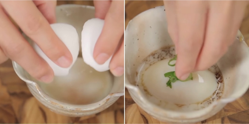 Đập trứng và thêm hành lá trang trí