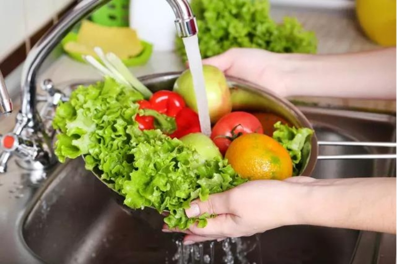 Sơ chế, rửa sạch rau củ