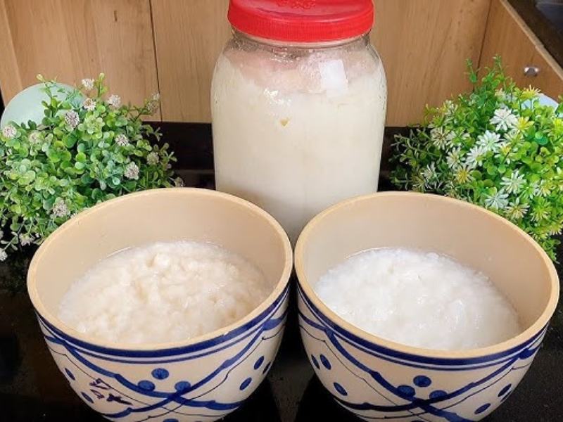 Hoàn thành cơm mẻ từ sữa chua và cơm nguội chua thanh