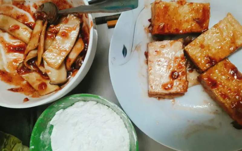 Tiến hành ướp thịt vịt chay